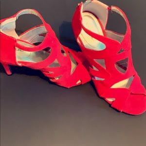 Red heels 👠